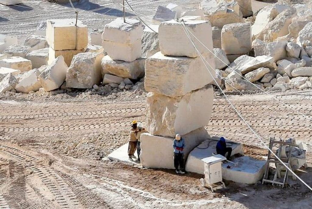 رئیس کانون سنگبری های کشور:صادرات سنگ به دنیا را با دور زدن تحریم‌ها انجام می‌دهیم
