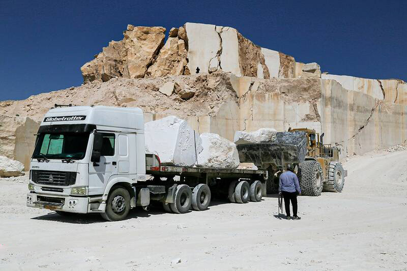 آغاز اخذ عوارض ۱۵ درصدی جابهجایی مواد معدنی در 1404 آغاز اخذ عوارض ۱۵ درصدی جابهجایی مواد معدنی در 1404